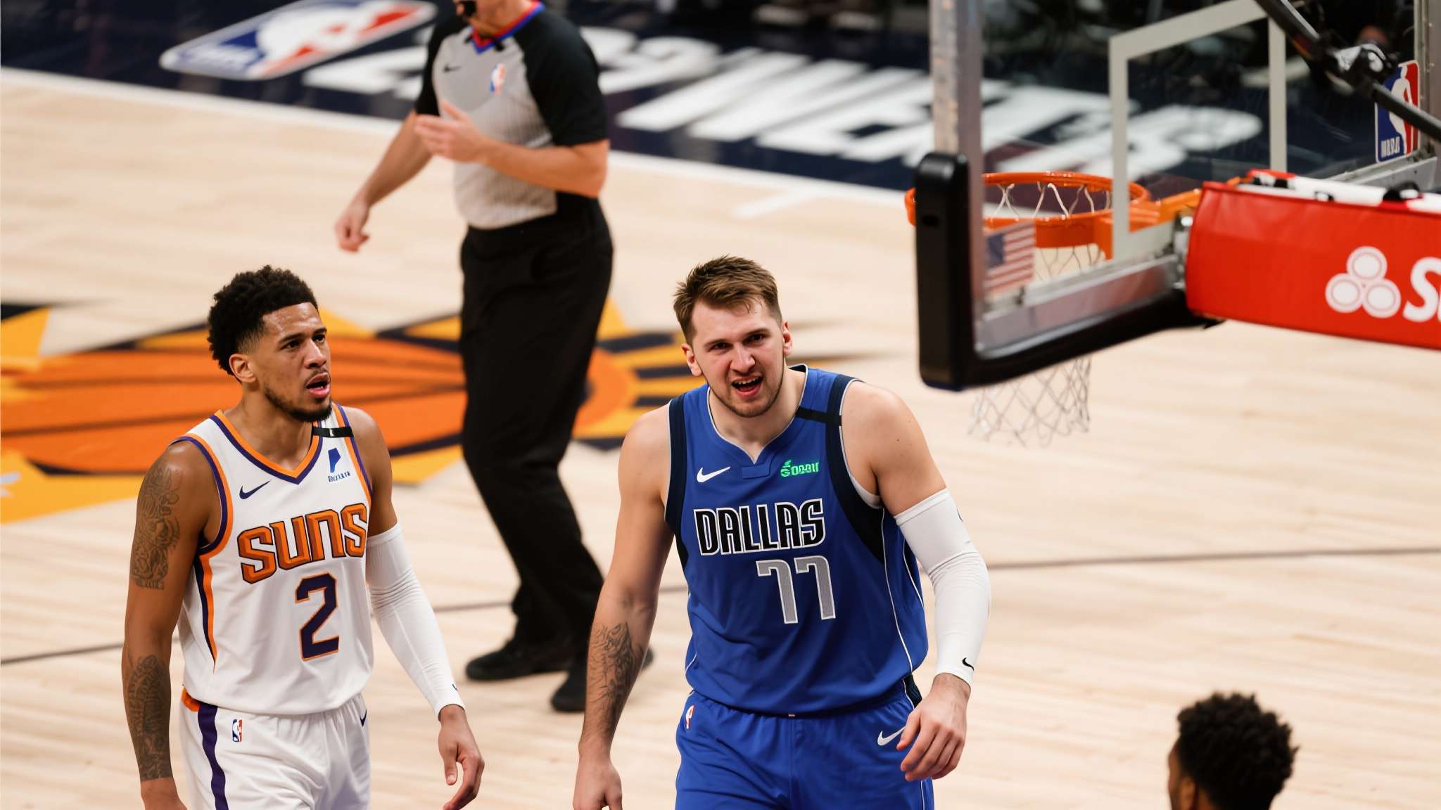 NBA最具神仙性质的比赛,为何总是输得如此离奇? 例如2022年西部半决赛太阳对独行侠第七场,大众普遍看好太阳晋级。然而全队始终无